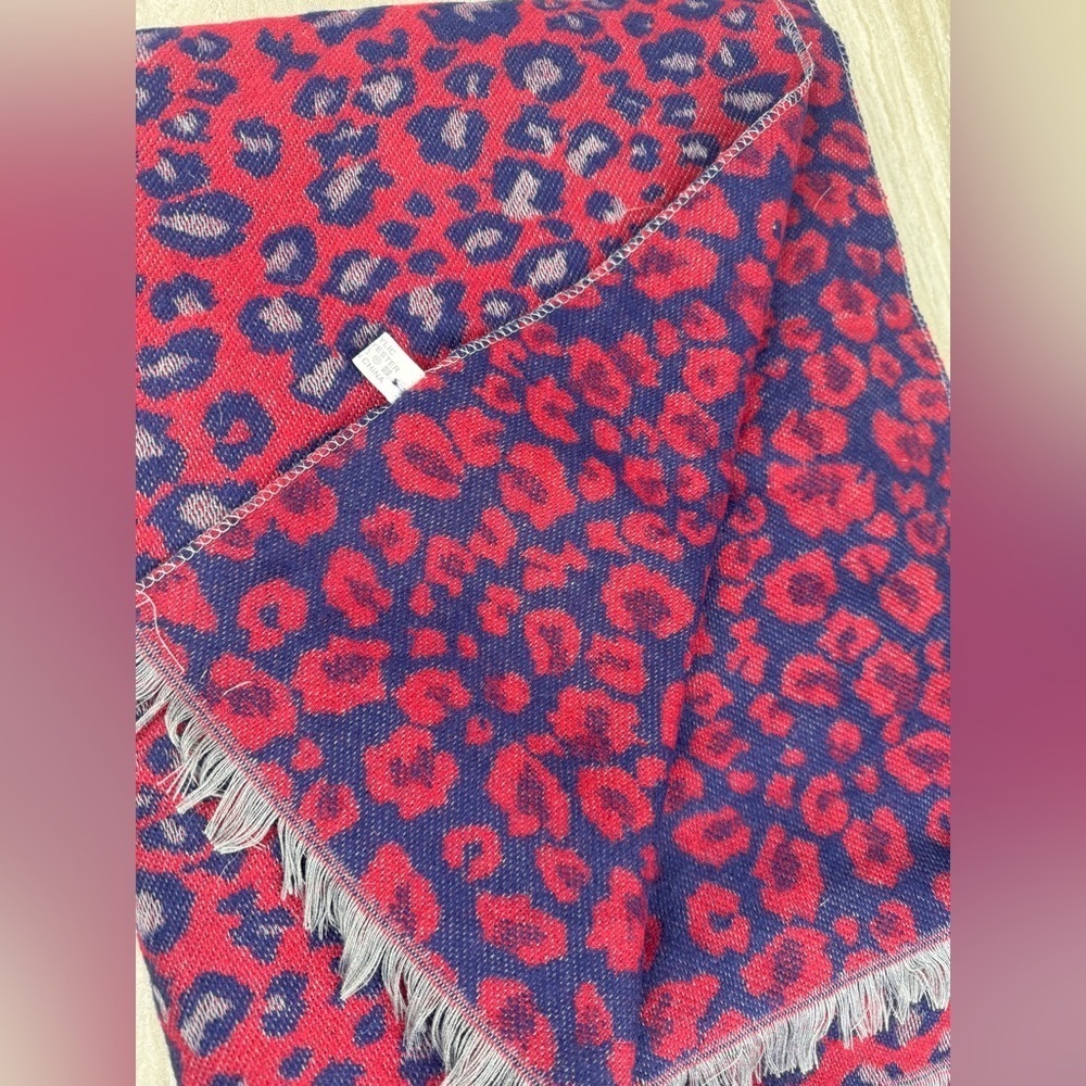 NWT Victoria Leland Animal Pattern Shoulder Throw Wrap Scarf - Picture 6 of 9